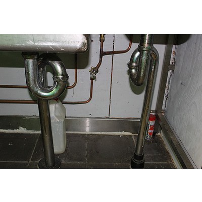 Stainless Steel Corner Bench With Sink and Bar Top