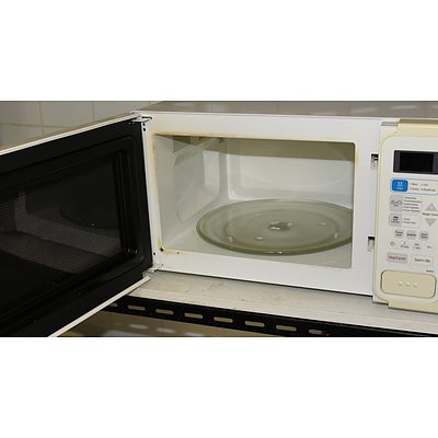 Samsung Timesaver 850 Watt Microwave Oven