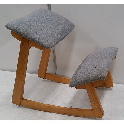 Wooden kneel seat