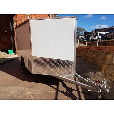 9/2018 Resort Alupanel Enclosed Trailer