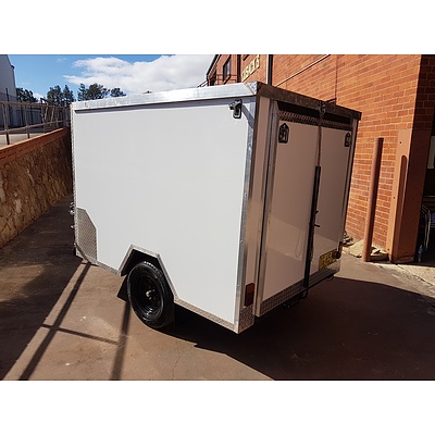 9/2018 Resort Alupanel Enclosed Trailer