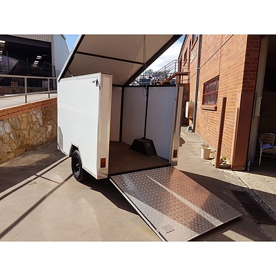 9/2018 Resort Alupanel Enclosed Trailer
