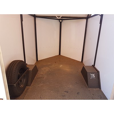 9/2018 Resort Alupanel Enclosed Trailer