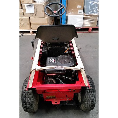 Yard-man RE 8-30 Ride On lawn Mover