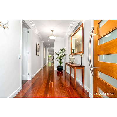 8 Nathan Street, Deakin ACT 2600