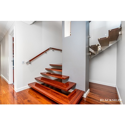 8 Nathan Street, Deakin ACT 2600