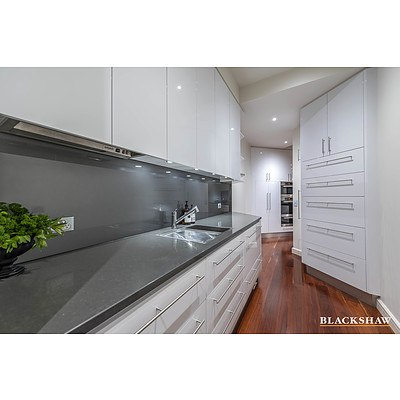 8 Nathan Street, Deakin ACT 2600