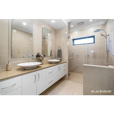 8 Nathan Street, Deakin ACT 2600