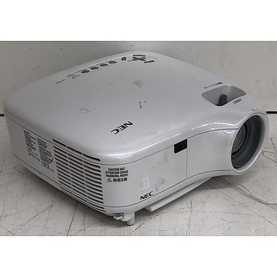 NEC (LT380) XGA 3LCD Projector
