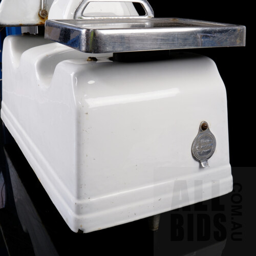 The Pioneer Art Deco Era Vitreous Enameled and Nickel Plated Cast Iron 20lb Shop Scales with Weights, Circa 1920s