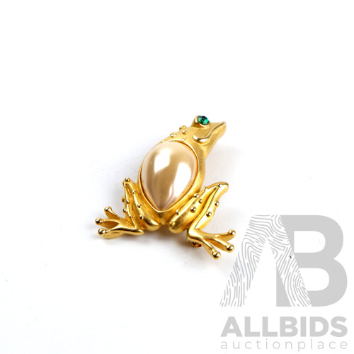 Vintage Gold Plated Carla Zampatti Brooch