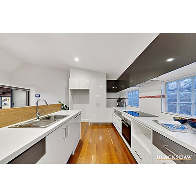 24 Bisdee Street, Hughes ACT 2605