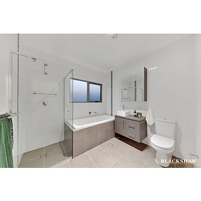 24 Bisdee Street, Hughes ACT 2605