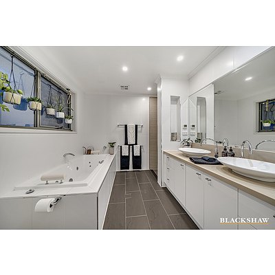 57 Hawkesbury Crescent, Farrer ACT 2607