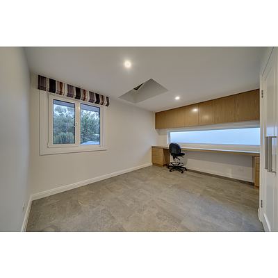 1 Macartney Crescent, Deakin ACT 2600
