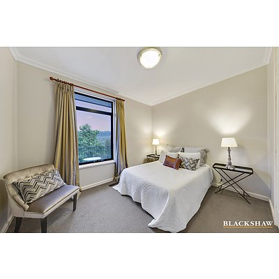 125 Hawkesbury Crescent, Farrer ACT 2607