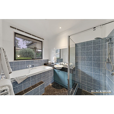 125 Hawkesbury Crescent, Farrer ACT 2607