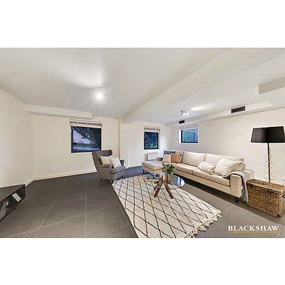 125 Hawkesbury Crescent, Farrer ACT 2607