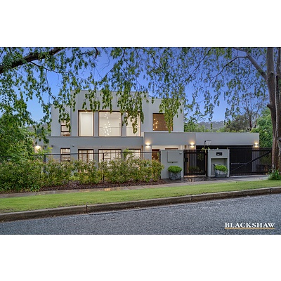 9 Macartney Crescent, Deakin ACT 2600