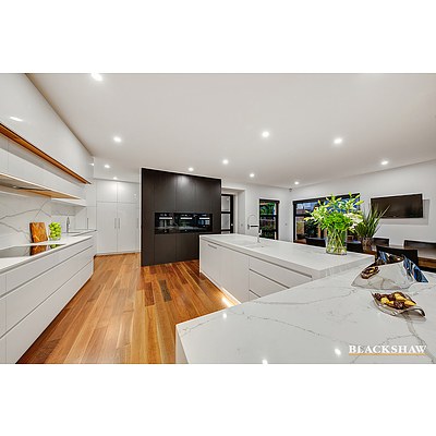 9 Macartney Crescent, Deakin ACT 2600