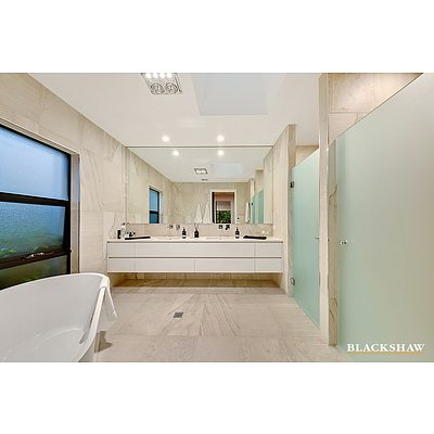 9 Macartney Crescent, Deakin ACT 2600