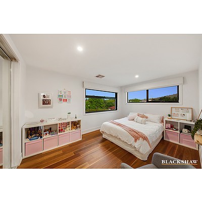 9 Macartney Crescent, Deakin ACT 2600
