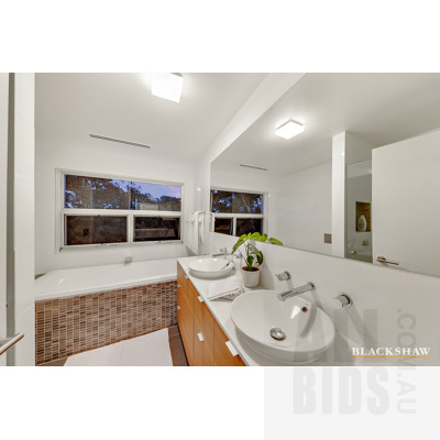 6 Balladonia Place, Jerrabomberra NSW 2619