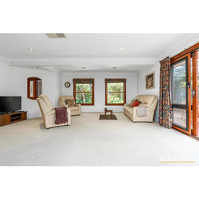 4 Farnell Place, Curtin ACT 2605