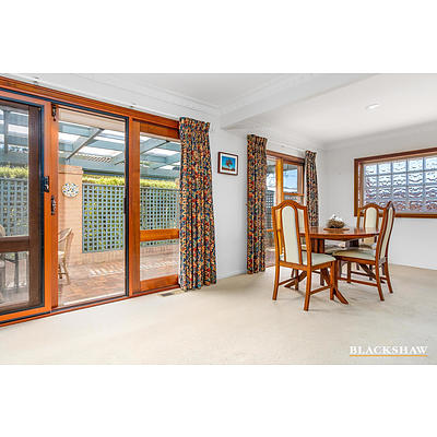 4 Farnell Place, Curtin ACT 2605