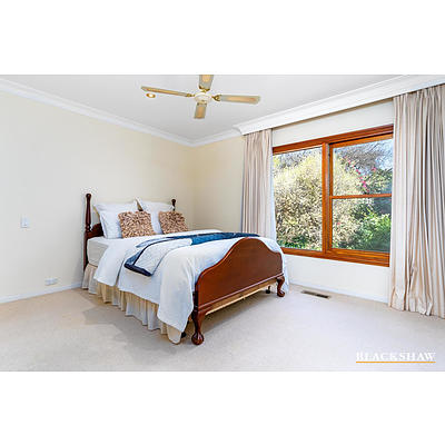 4 Farnell Place, Curtin ACT 2605
