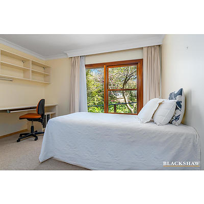 4 Farnell Place, Curtin ACT 2605