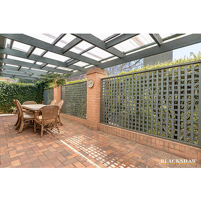 4 Farnell Place, Curtin ACT 2605