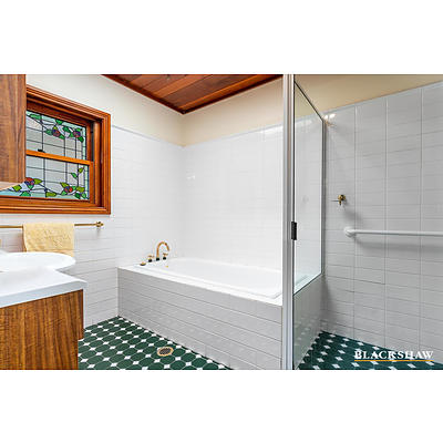 4 Farnell Place, Curtin ACT 2605