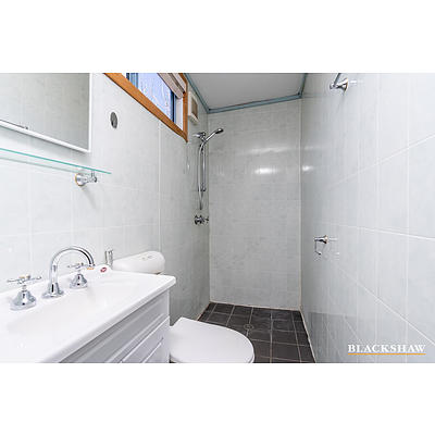 4 Farnell Place, Curtin ACT 2605