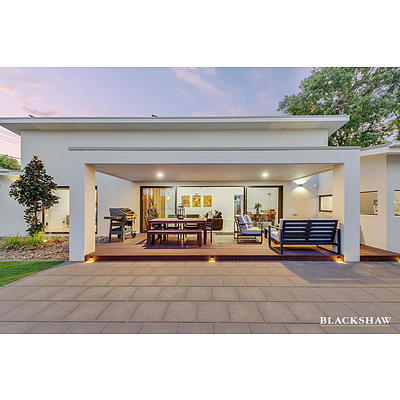 8 Taylor Place, Hackett ACT 2602
