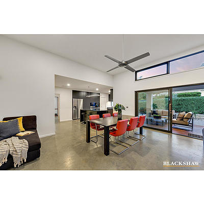 8 Taylor Place, Hackett ACT 2602
