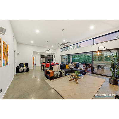 8 Taylor Place, Hackett ACT 2602