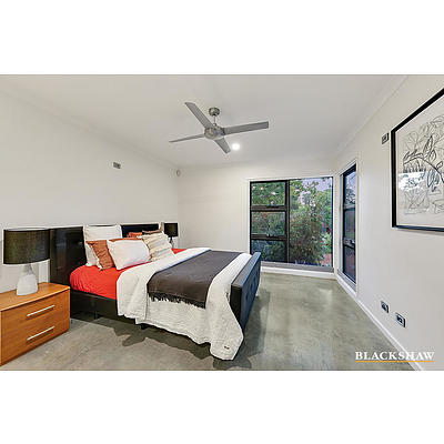 8 Taylor Place, Hackett ACT 2602