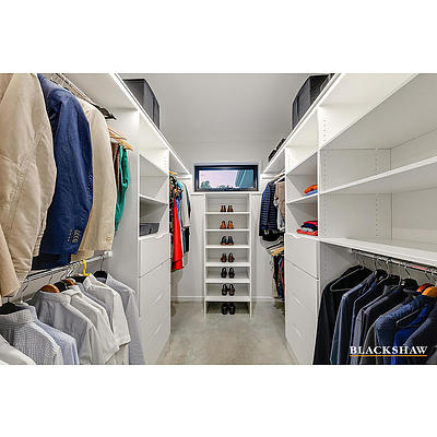 8 Taylor Place, Hackett ACT 2602