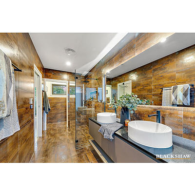 8 Taylor Place, Hackett ACT 2602