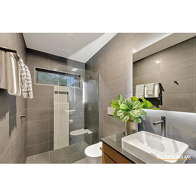 8 Taylor Place, Hackett ACT 2602