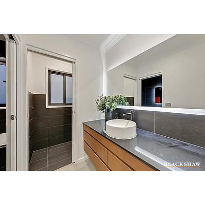 8 Taylor Place, Hackett ACT 2602