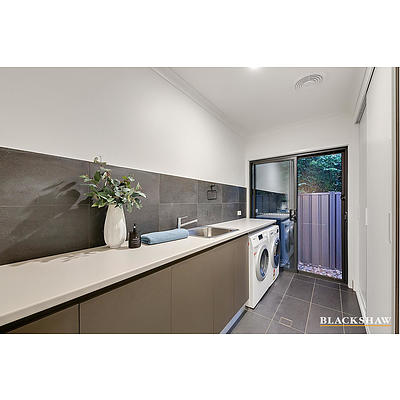 8 Taylor Place, Hackett ACT 2602