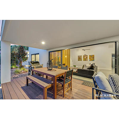 8 Taylor Place, Hackett ACT 2602