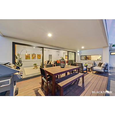 8 Taylor Place, Hackett ACT 2602
