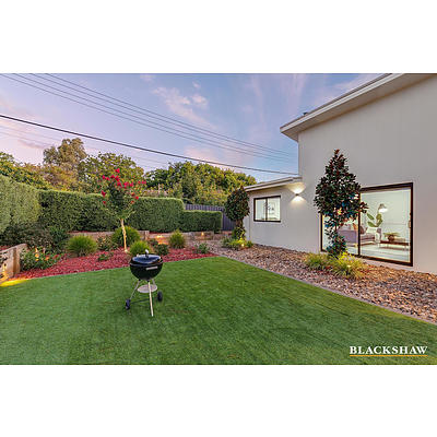 8 Taylor Place, Hackett ACT 2602