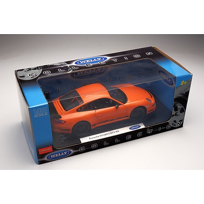 Welly Collection 1:18 Diecast Porsche 911 (997) GT3 RS in Display Box