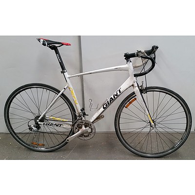 Gaint DEFY 16 Speed Road Bike