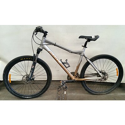 Giant Yukon 21 Speed Mountain Bike