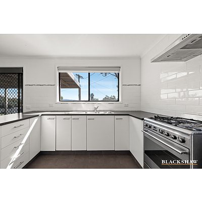4 Parfitt Crescent, Calwell ACT 2905